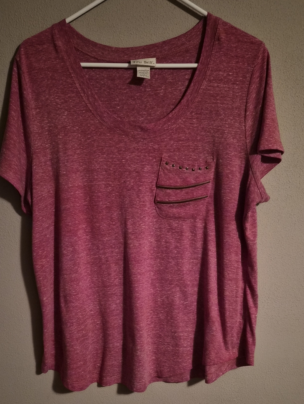 Scoop Neck Short Sleeve Tee in Heather Raspberry with Studded Pocket